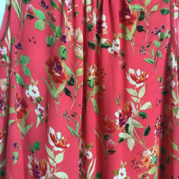 ‼️MOVING‼️ Rose+Olive sleeveless top blouse. Sz. Medium. Ruffle Neck. Floral. - Picture 6 of 6